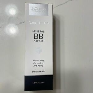 Bella terra 3 in 1 concealer, foundation, mosturizer!